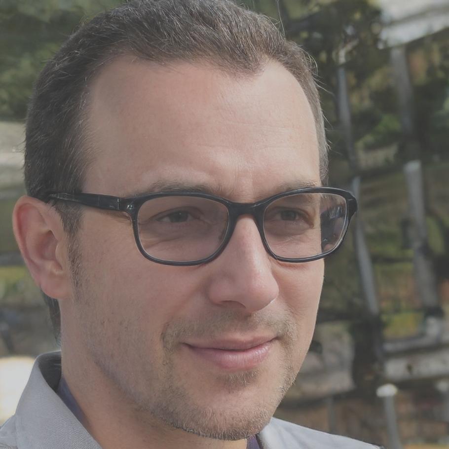 Portrait de Fabrice Moreau, expert en conformité budgétaire